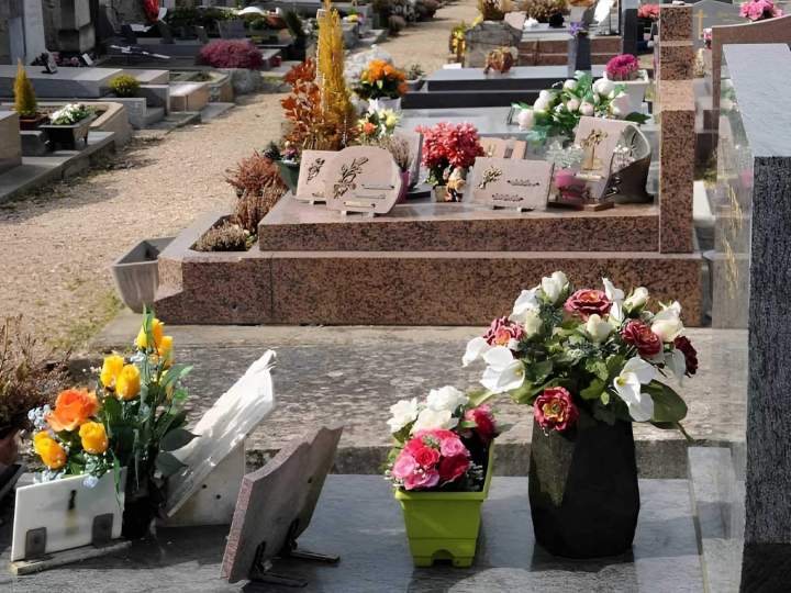 Nous proposons le monument funéraire le mieux adapté à vos exigences.